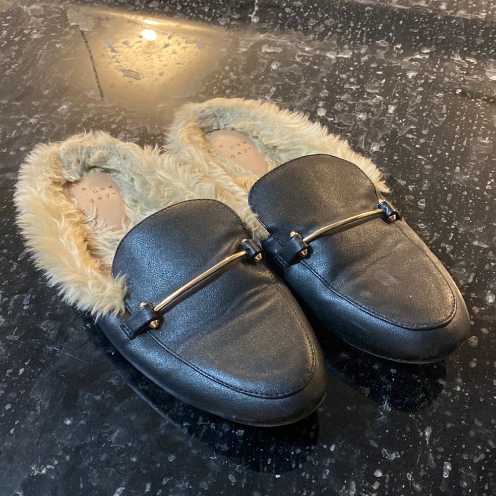 Women’s Size 9 house slippers